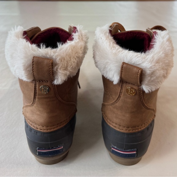 Tommy Hilfiger Ravino Brown Duck Ankle Boots Rain Booties (8M) - Picture 7 of 16